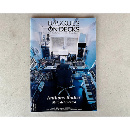 [DD-LX3365] BASQUES ON DECKS #2